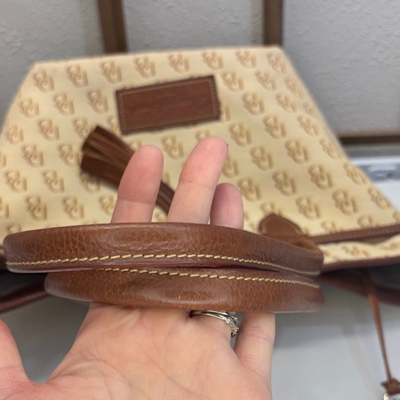 Dooney & Bourke Vintage Signature Tan and Brown Tote with original coin case - Picture 9 of 11